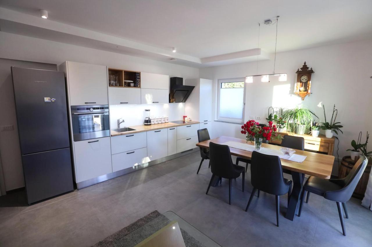 Apartament Hisa Dobrega Pocutja Kozina Zewnętrze zdjęcie